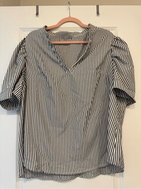 SHEIN Black and White Vertical Stripe V-Neck Puff Sleeve Blouse
